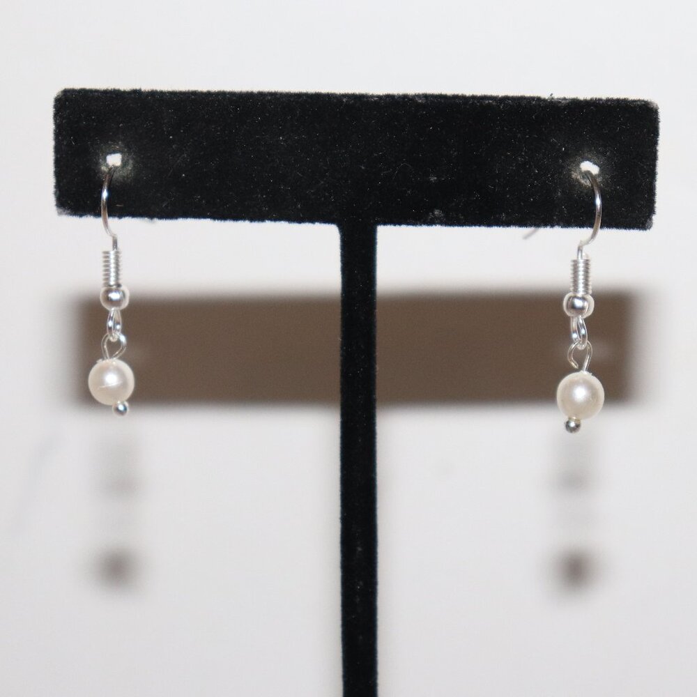 🤍🌙✨ SILVER & PEARL DANGLE EARRINGS · 1.25"